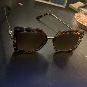 Beautiful vintage leopard/cheetah print sunglasses